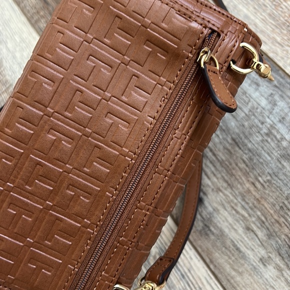 Tommy Hilfiger Crossbody color tan adjustable straps gold accents. - Picture 4 of 8
